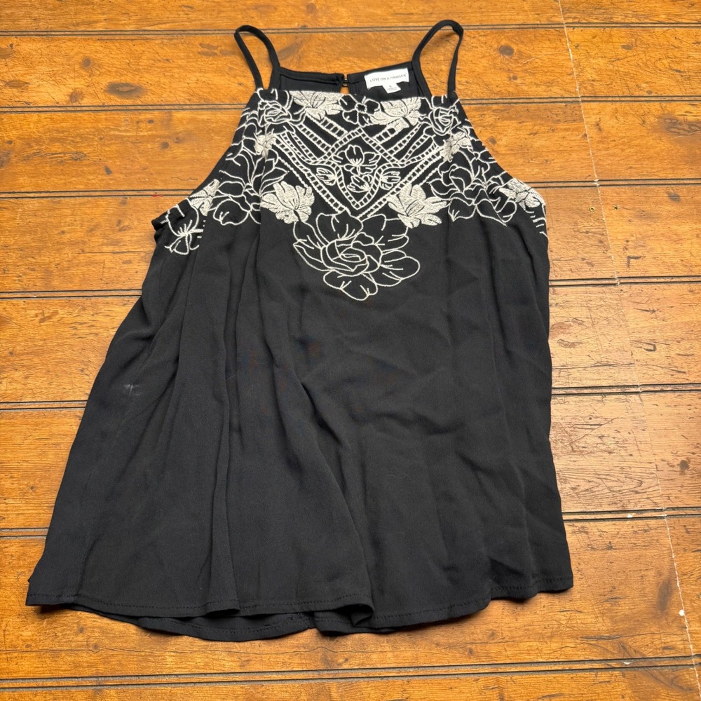 LOVE ON‎ A HANGER Black Embroidered Floral Halter Tank Top Women's Size S